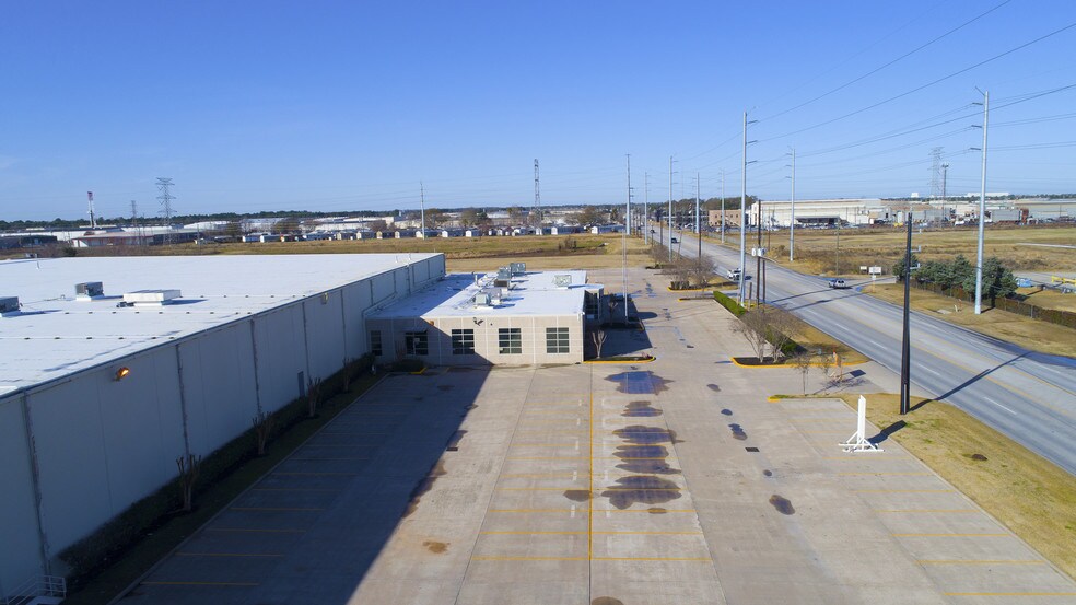 More Photos Of 5661 Brittmoore Rd, Houston Warehouse For Lease