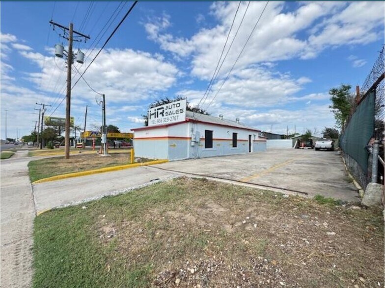 More Photos Of 3017 San Dario Ave, Laredo Auto Dealership For Lease