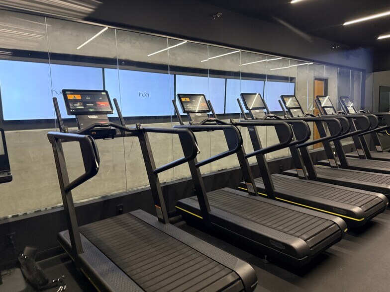 More Photos Of 1495 N Park Dr, Weston Showroom For Sale