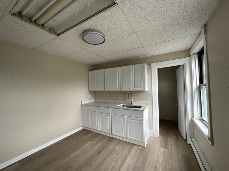 More Photos Of 197 S Leonard St, Waterbury Apartments For Sale