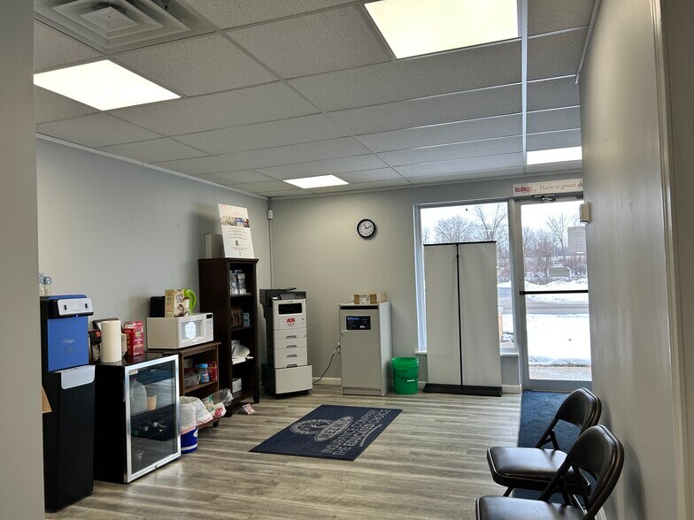 More Photos Of 150 Riverside Dr, Battle Creek Office For Sale