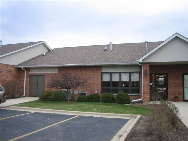 More Photos Of 820 E Terra Cotta Ave, Crystal Lake Office For Sale