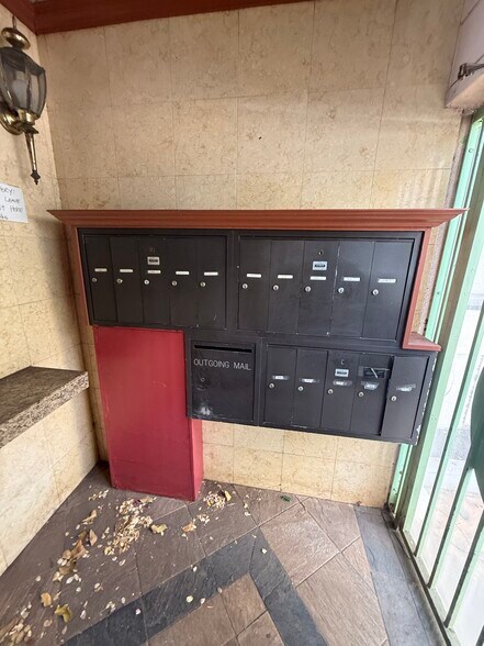 More Photos Of 2406 Kuhio Ave, Honolulu Apartments For Sale