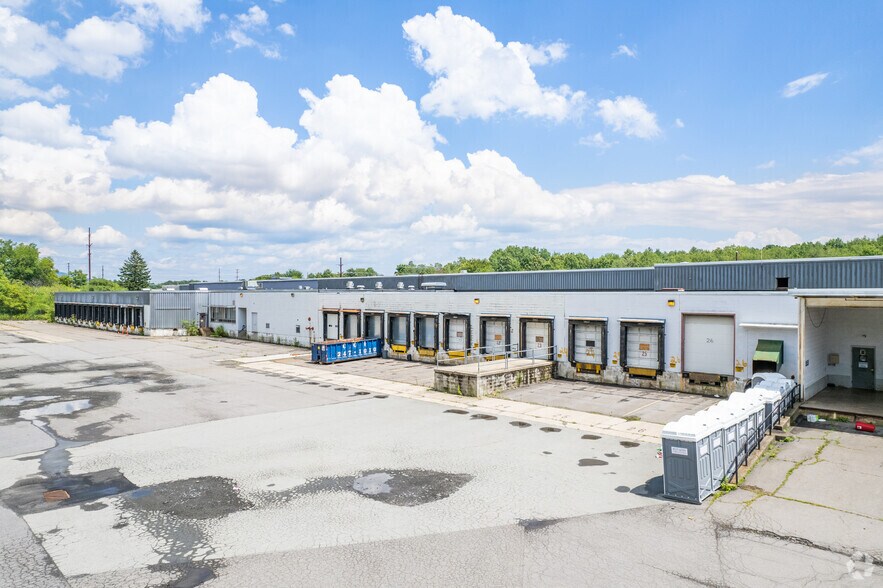 More Photos Of 1000 N South Rd, Scranton Warehouse For Lease