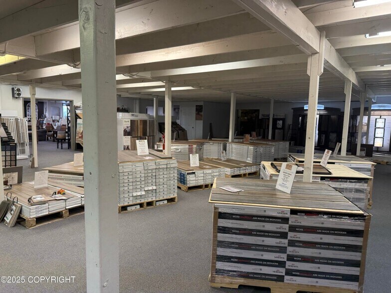 More Photos Of 651 N Shoreline Dr, Wasilla Showroom For Sale