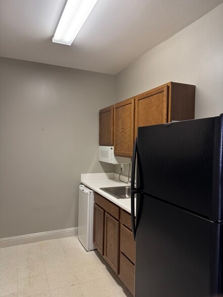 More Photos Of 107 Colony Park Dr, Cumming Office For Lease
