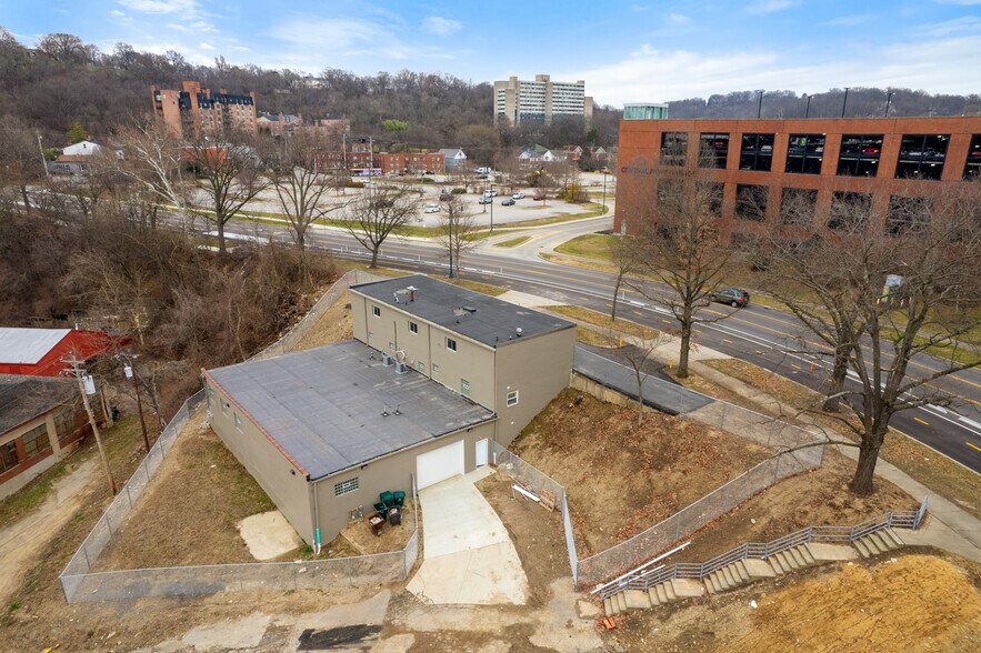 More Photos Of 3665 Central Pky, Cincinnati Warehouse For Sale