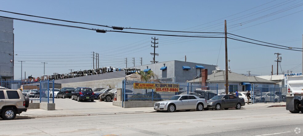 More Photos Of 11623 Sheldon St, Sun Valley Auto Salvage Facility For Lease