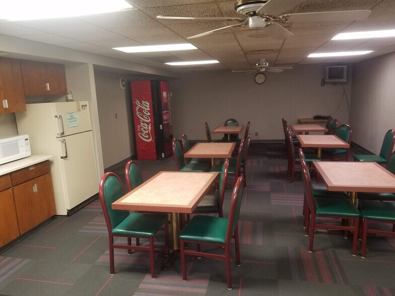 More Photos Of 2208 Trott Ave SW, Willmar Flex For Sale