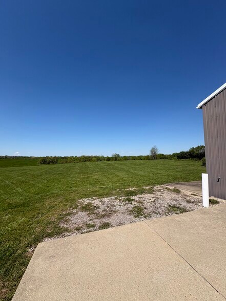 More Photos Of 66850 Executive Dr, Saint Clairsville Warehouse For Lease