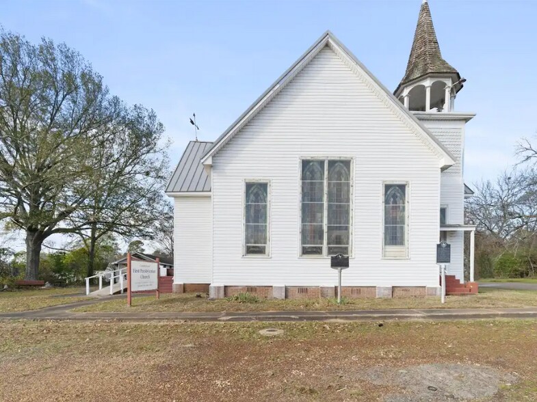 More Photos Of 307 Broadnax St, Daingerfield Religious Facility For Sale