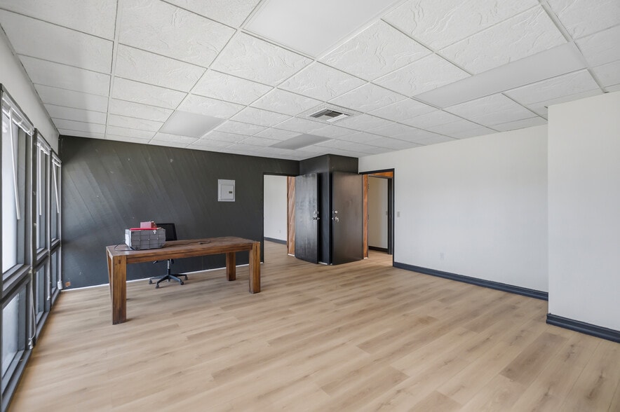 More Photos Of 5375 Industrial Dr, Huntington Beach Light Distribution For Sale