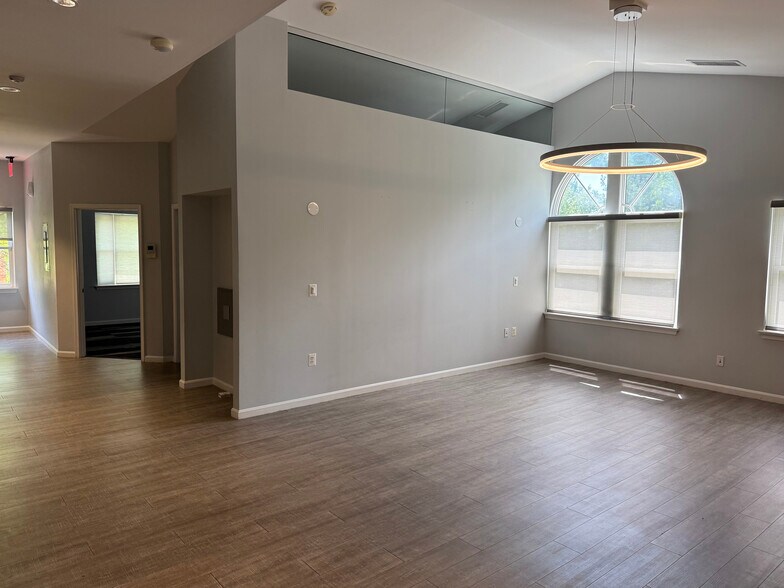 More Photos Of 4200 Evergreen Ln, Annandale Medical For Sale