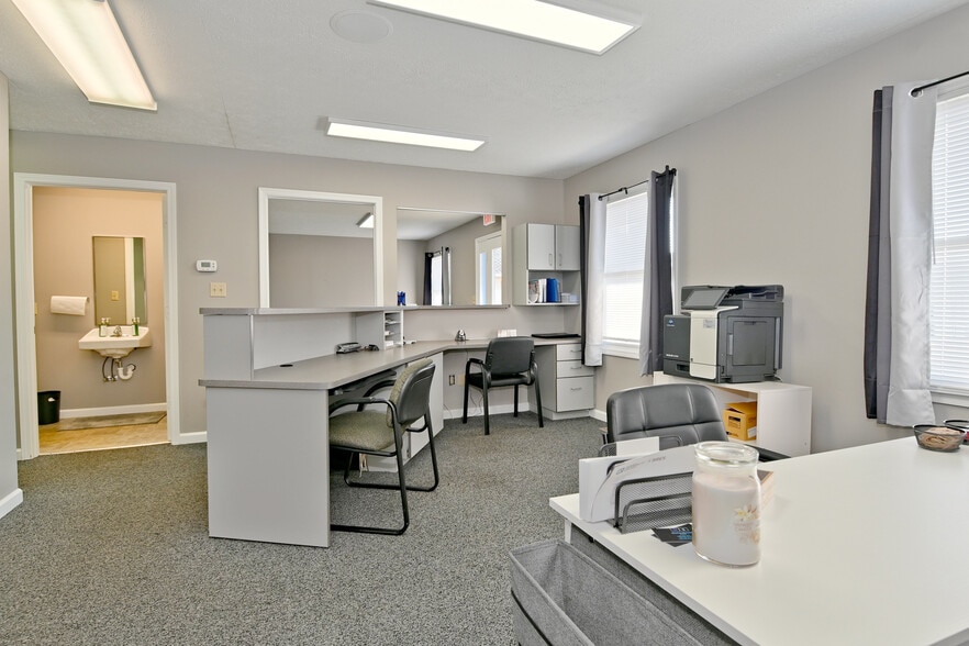 More Photos Of 1030 E Morgan St, Martinsville Office For Sale
