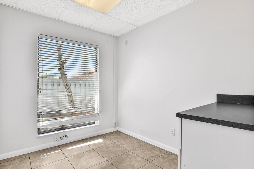 More Photos Of 162 Peninsula Dr S, Daytona Beach Medical For Sale