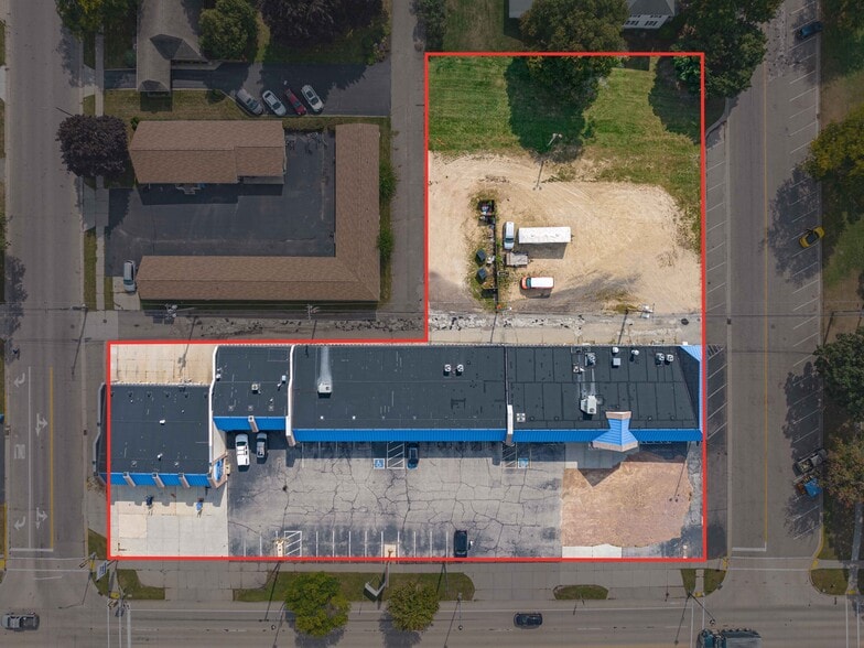 More Photos Of 802 Broadway, Wisconsin Dells Storefront Retail Office For Sale