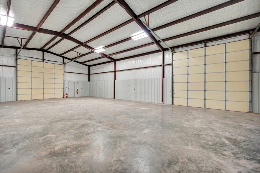 More Photos Of 2107 E County Road 130, Midland Warehouse For Lease