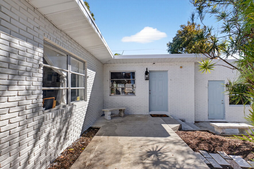 More Photos Of 825 N Federal Hwy, Delray Beach Storefront Retail Residential For Sale