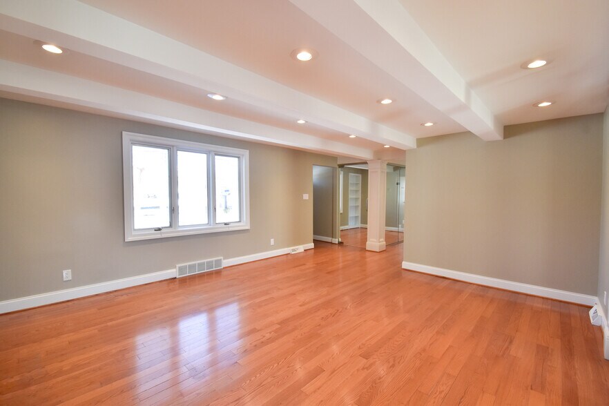 More Photos Of 40 N Forest Rd, Buffalo Office For Lease