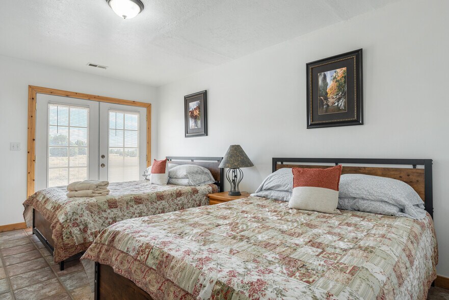 More Photos Of 11550 Pigeon Hollow Rd, Spring City Hotel For Sale