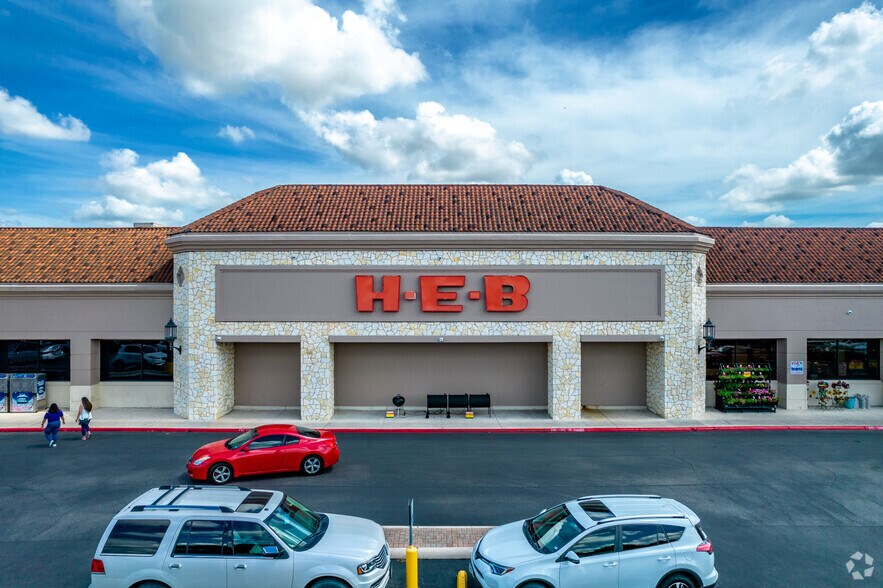 More Photos Of 999 E Basse Rd, San Antonio Unknown For Lease