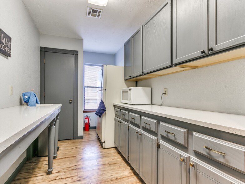 More Photos Of 2222 Westpark Dr, Norman Medical For Sale