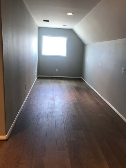 More Photos Of 1715 Northpark Dr, Kingwood Storefront For Lease