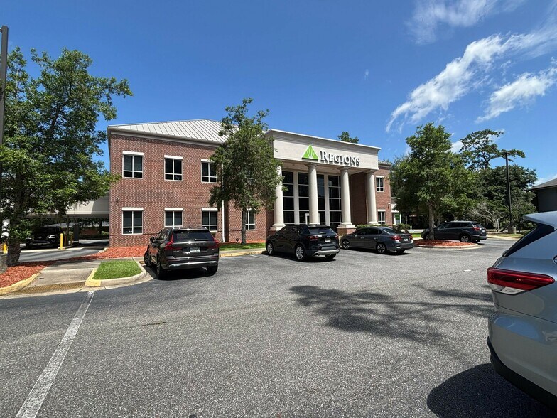 More Photos Of 2000 Capital Cir NE, Tallahassee Bank For Lease