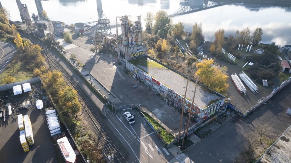 More Photos Of 2611 SE 4th Ave, Portland Manufacturing For Sale