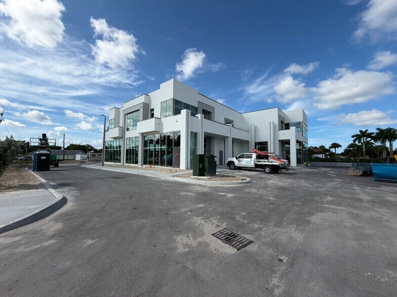 More Photos Of 5236 Golden Gate Parkway, Naples Restaurant For Lease