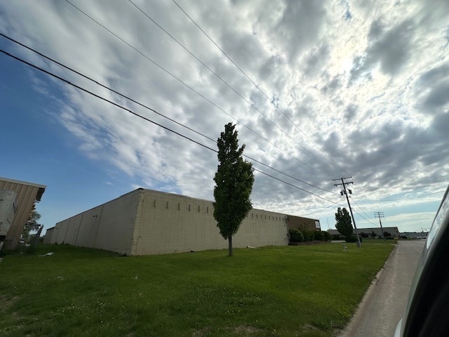 More Photos Of 2315 W Altorfer Dr, Peoria Warehouse For Sale