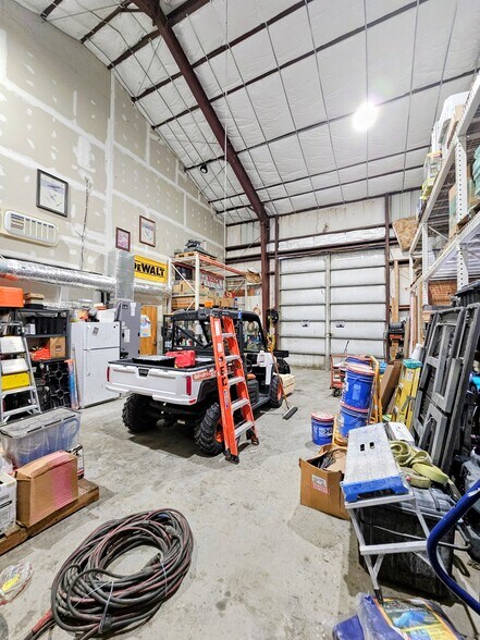 More Photos Of 326 Almedia Rd, Saint Rose Warehouse For Lease