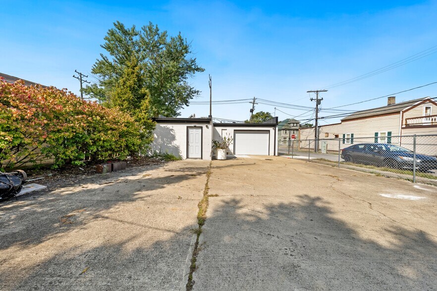 More Photos Of 4651 W 130th St, Cleveland Warehouse For Sale
