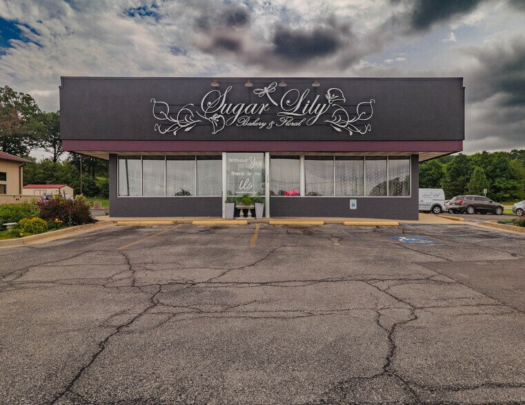 More Photos Of 210 Jan Howard Expy, West Plains Restaurant For Sale