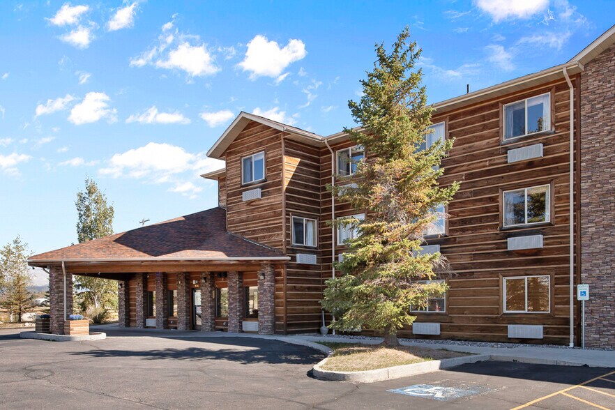 More Photos Of 1424 W Pine St, Pinedale Hotel For Sale