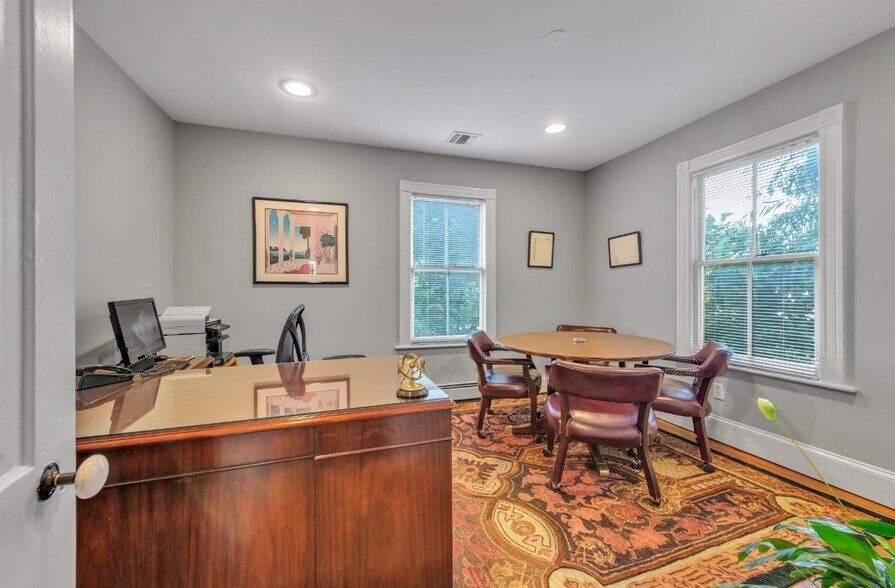 More Photos Of 1433 Old Northern Blvd, Roslyn Office For Lease