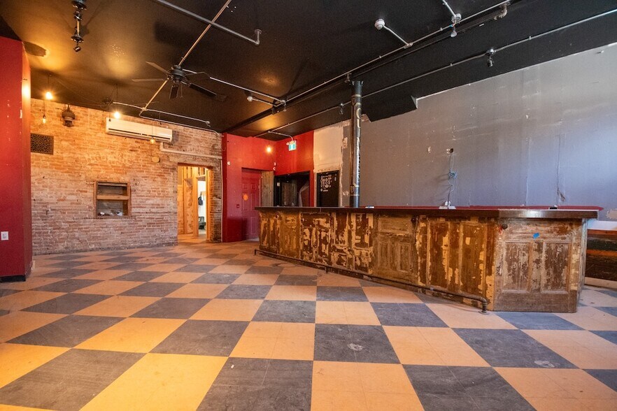 More Photos Of 197 Hunter St W, Peterborough Storefront Retail Residential For Lease