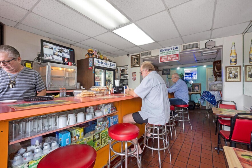 More Photos Of 6891 SW 40th St, Miami Storefront Retail Office For Sale