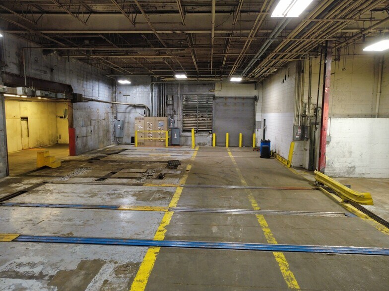 More Photos Of 2401 Blue Springs Rd, Cleveland Manufacturing For Sale