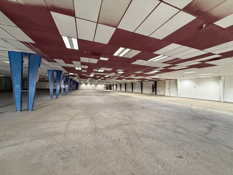 More Photos Of 1049-1051 Eastside Rd, El Paso Distribution For Sale