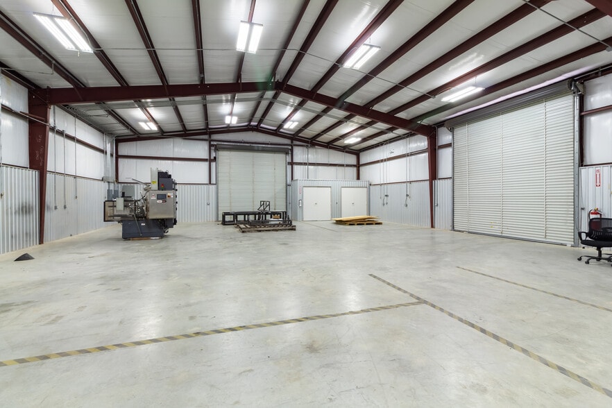 More Photos Of 7502 E State Highway 21, Bryan Warehouse For Lease