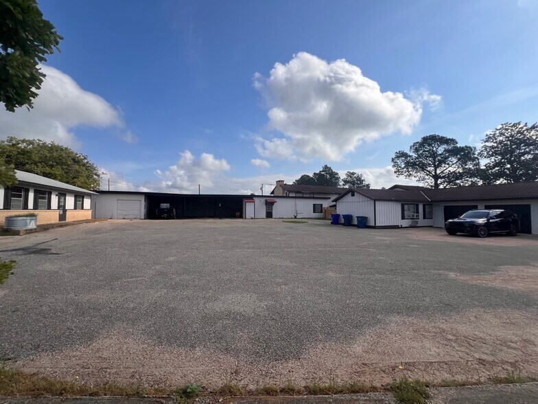 More Photos Of 2504 SH-304, Smithville Warehouse For Sale