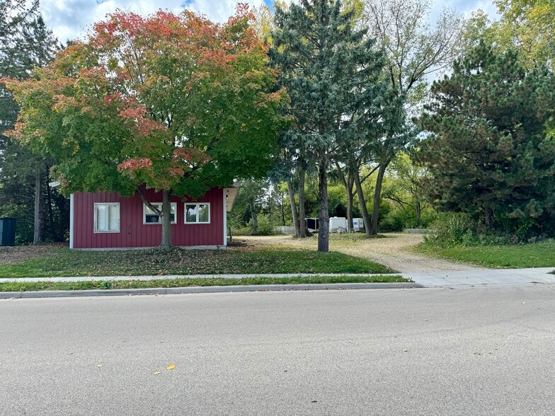 More Photos Of 112 N Madison St, Waunakee Warehouse For Sale