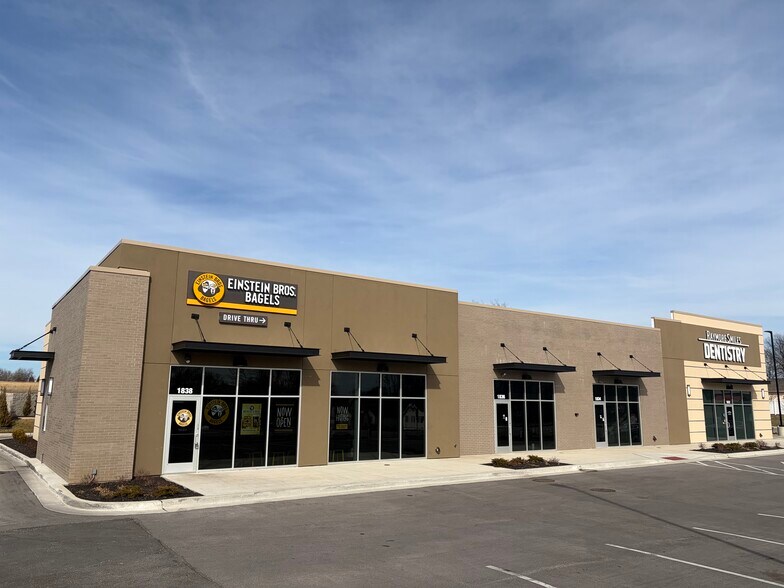 More Photos Of 1830 W Foxwood Dr, Raymore Freestanding For Lease