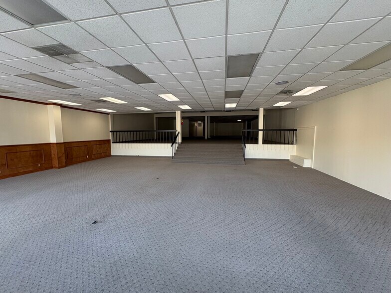 More Photos Of 6800 SW Beaverton Hillsdale Hwy, Portland Freestanding For Lease