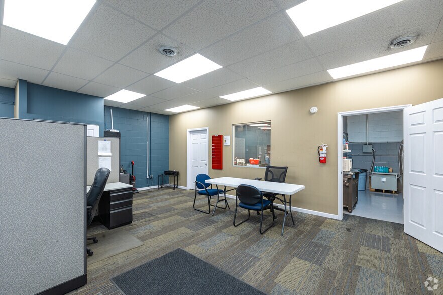 More Photos Of 4300 Church Rd, Centreville Truck Terminal For Lease