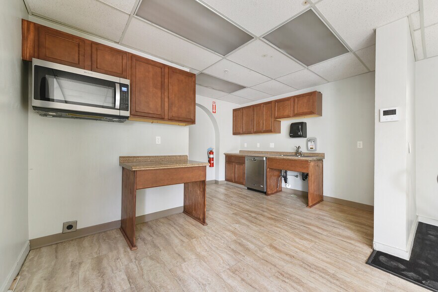 More Photos Of 4749 Baum Blvd, Pittsburgh Flex For Sale