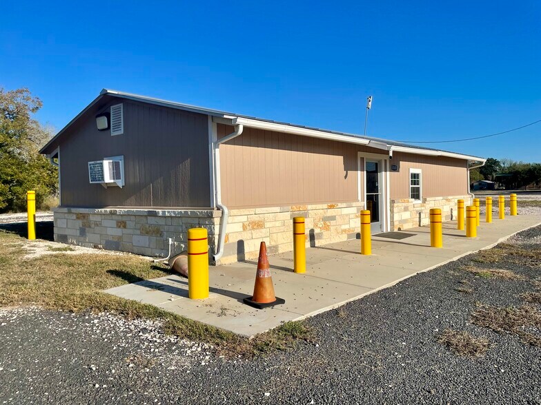 More Photos Of 1000 N 5th St, Kenedy Land For Sale