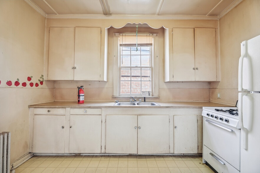 More Photos Of 75 Main St, Sussex Storefront Retail Residential For Sale