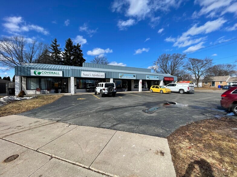 More Photos Of 1117 N Badger Ave, Appleton Supermarket For Sale